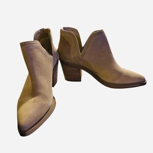 Vince Camuto Women's Reggie Tan Size 9.5 M Leather Ankle Boots  NWT